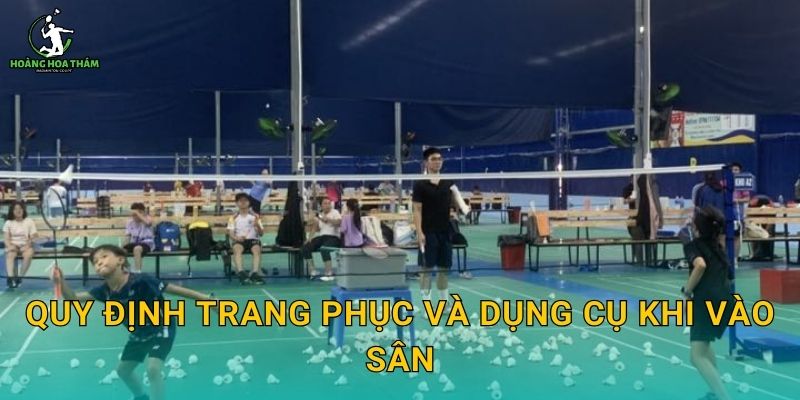 Quy định trang phục và dụng cụ khi vào sân